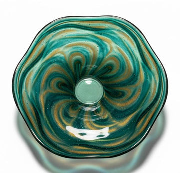 Dekorativ glasskål med bølgede kanter