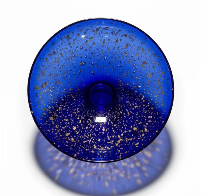 Dekorativ glasskål med centralt midterfelt