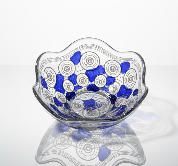 Dekorativ glasskål med cirkulært mønster