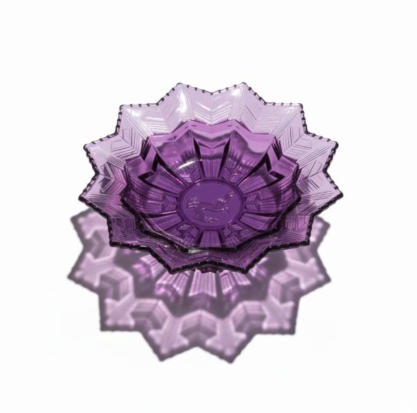 Dekorativ glasskål med stjerneformet kant