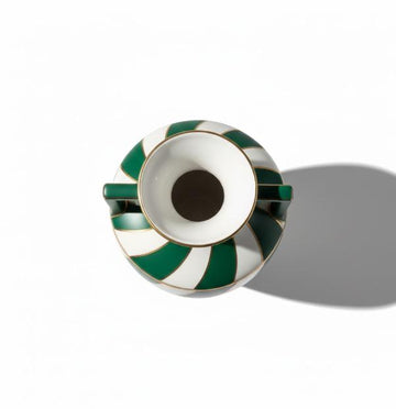 Dekorativ vase med håndtag og snoede bånd