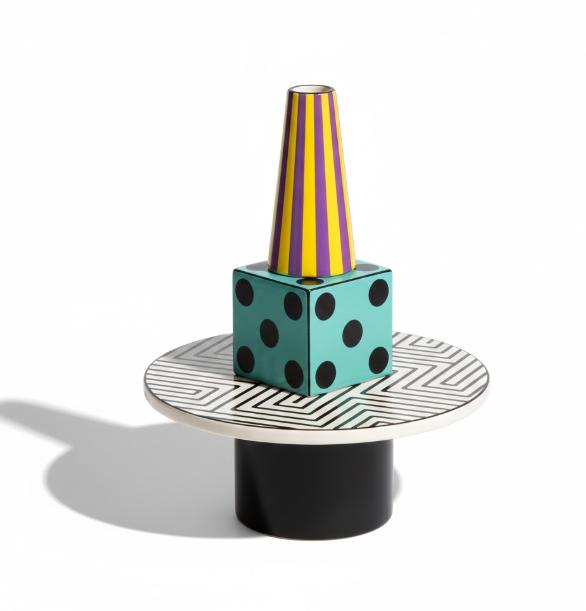 Dekorativ vase sammensat af cylinder plade og konisk overdel