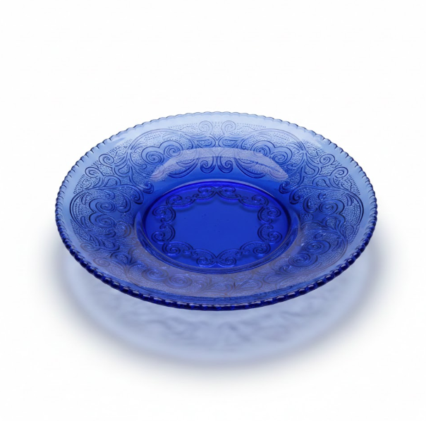 Dekorativ glastallerken med ornamenteret kant